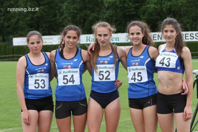 Juniorinnen beim Brixia Meeting über 1500m am Start