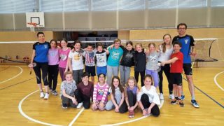 Die Sektion Badminton im ASV Sterzing Volksbank zu Gast bei der 5. Klasse der Grundschule „Josef Rampold“
