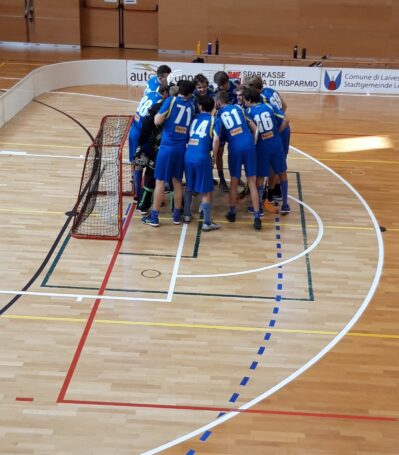 Verpatzter Start des ASV Sterzing Volksbank in der Floorball Meisterschaft (Südtiroler Kreis) auf dem Kleinfeld