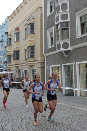 Zum zweiten Mal in der Geschichte der Sterzinger Stadtläufe wurde ein Lauf im Juni ausgetragen: über 330 LäuferInnen beteiligten sich an der 26. Auflage