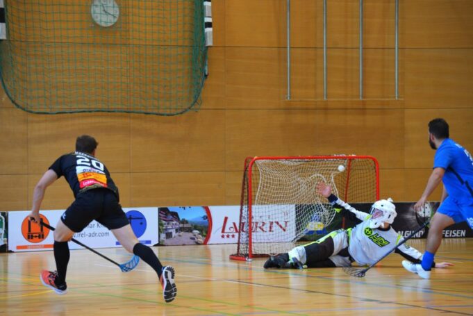 Play off Halbfinale: der UHC Sterzing-Gargazon überrollt Viking Roma mit 11:2 und 12:6