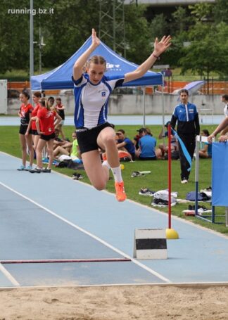 2. Durchgang des Sportler Grand Prix in Bozen/Haslach: Charlotte Amort (A) glänzt mit 5,02m im Weitsprung und Armin Aukenthaler (B) stellt mit 8″58 eine neue Vereinsbestleistung im 60m Bewerb auf