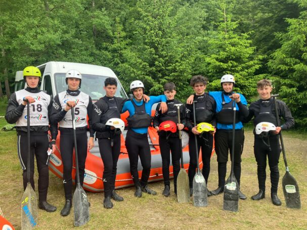 Italienmeisterschaft in der Wildwasserabfahrt in Balmuccia (Piemont) auf dem Fluss Sesia: unsere U19 Teams erobern den zweiten und dritten Platz