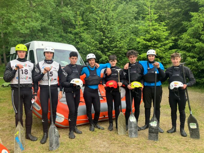 Italienmeisterschaft in der Wildwasserabfahrt in Balmuccia (Piemont) auf dem Fluss Sesia: unsere U19 Teams erobern den zweiten und dritten Platz