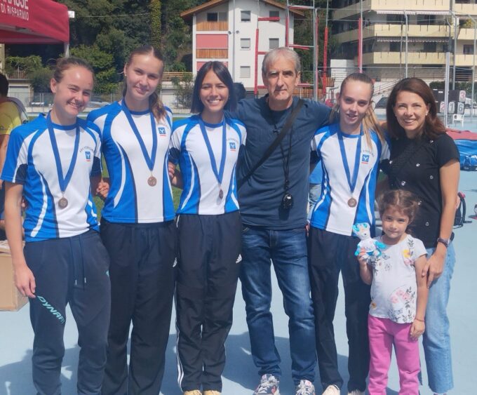 Die Läuferinnen des ASV Sterzing Volksbank erobern zweimal Bronze bei den absoluten Regionalmeisterschaften in Bozen Bozen/Haslach und stellen einen neuen Vereinsrekord in der 4x400m Staffel auf