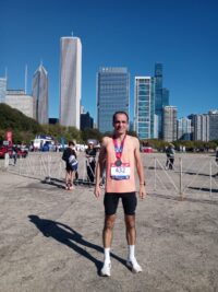 Ein großartiger Markus Ploner erreicht beim 47. „Bank of America Chicago Marathon“ in seiner Altersklasse den 3. Platz, insgesamt erzielte er die 68. Stelle