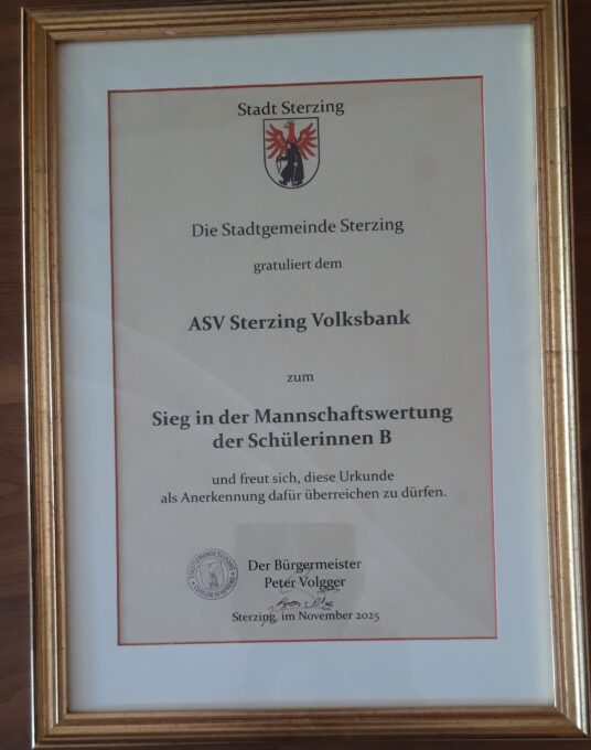 Ehrung der Siegerinnen des Landes-Mannschaftsmeisterschaft 2005 im historischen Ratssaal von Sterzing