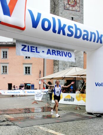 Der ASV Sterzing Volksbank stellt mit Markus Ploner und Lara Vorhauser die Sieger beim 29. Sterzinger Stadtlauf