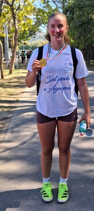 Clara Sybille Seehauser kürt sich in Agropoli zur Italienmeisterin der Schülerinnen A im Kugelstoßen mit 12,98m